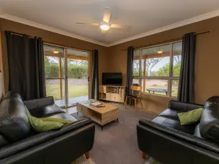 Wombats Cottage lounge