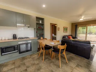 Echidna Cottage dining
