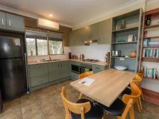 Kookaburra Cottage kitchen