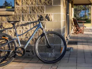 Bikes resting against the cottage