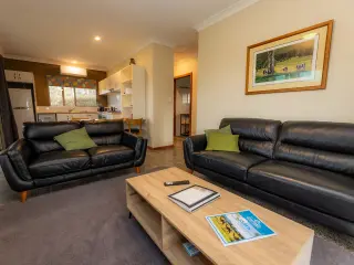 Wombats Cottage lounge